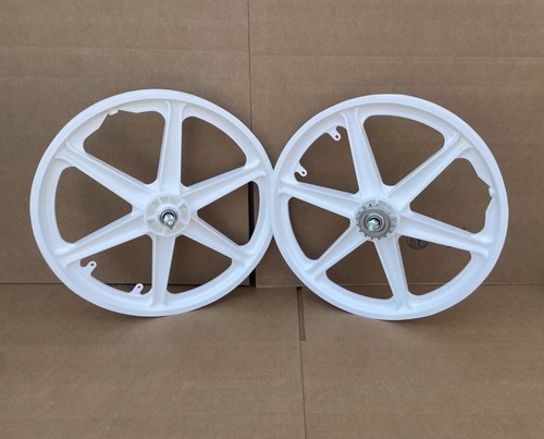 Bicycle plastic white mag - plastic,